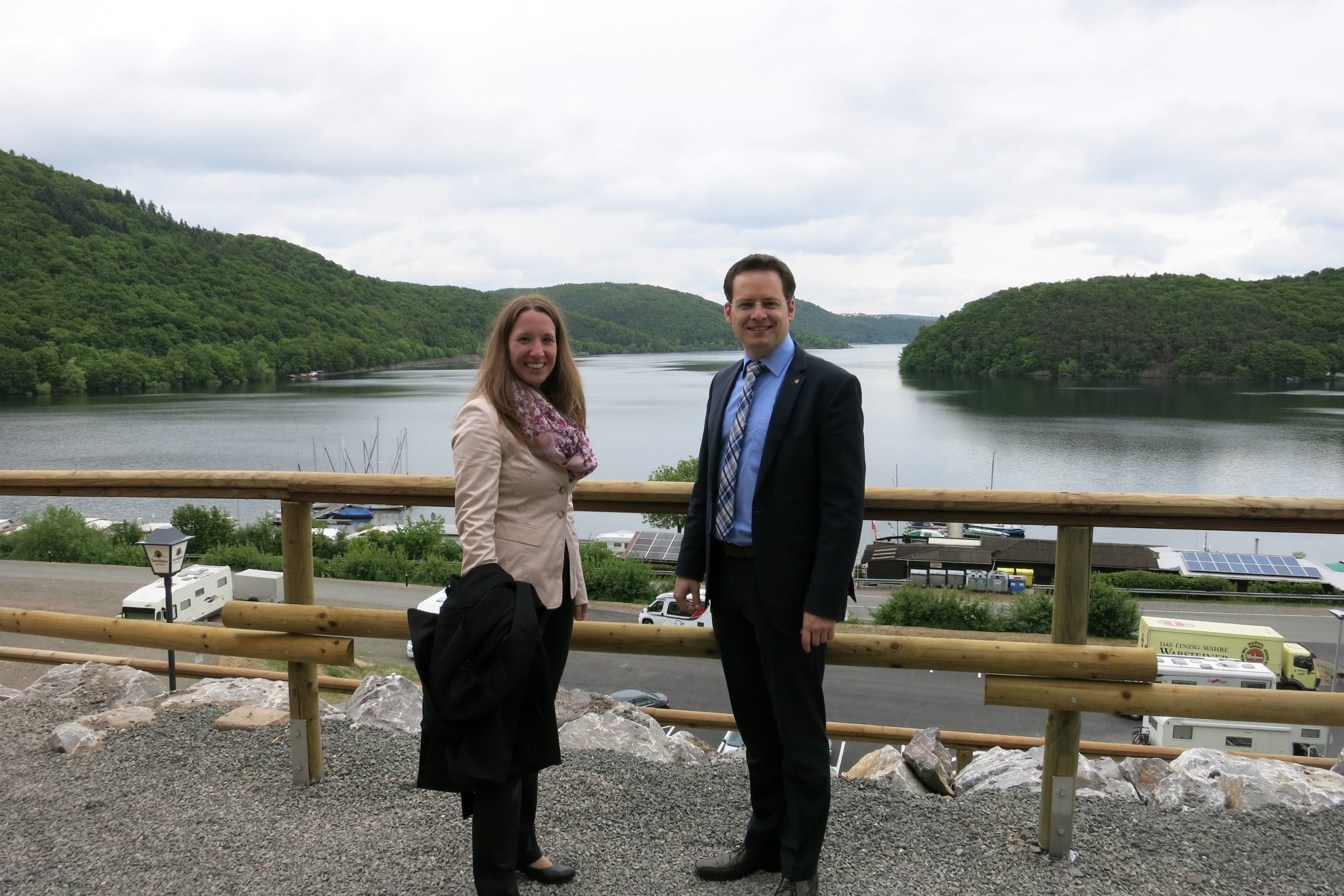 Dr. Daniela Sommer mit Kollegen Tobias Eckert am Edersee