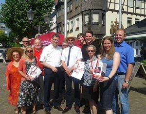 Wahlkampfstand in Frankenberg mit Thorsten Schäfer-Gümbel